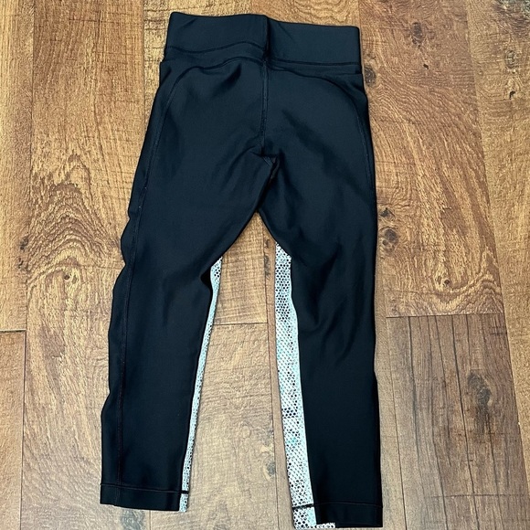 Womens under Armour compression cropped leggings extra small XS black polka dot - Picture 5 of 5